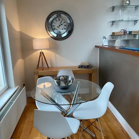 Penthouse Apartment *